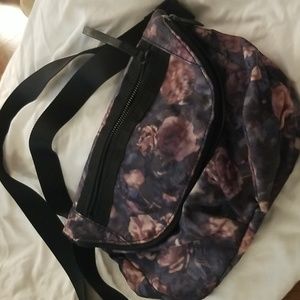 Lululemon crossbody festival bag